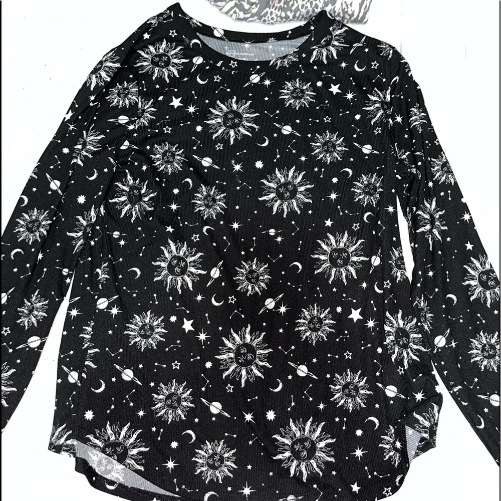 Womens no boundaries long sleeve tshirt